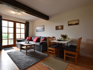 Villa | Living room - Spacious Apartment in Stove With Waterfront (Boiensdorf)