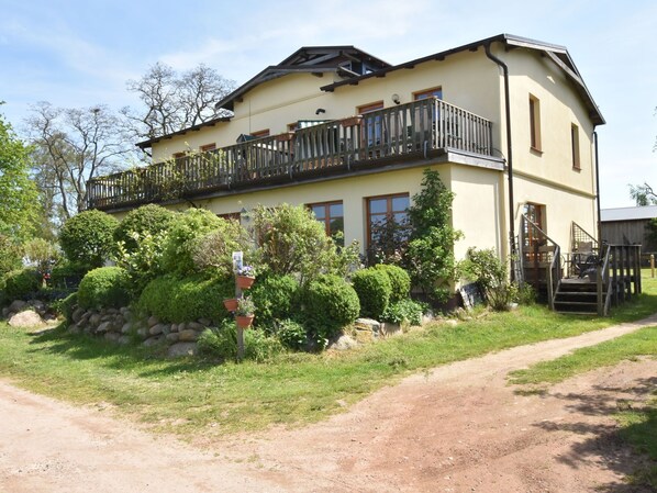 Villa | Exterior - Spacious Apartment in Stove With Waterfront (Boiensdorf)