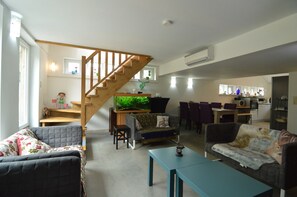 Chalet | Living room | TV, fireplace