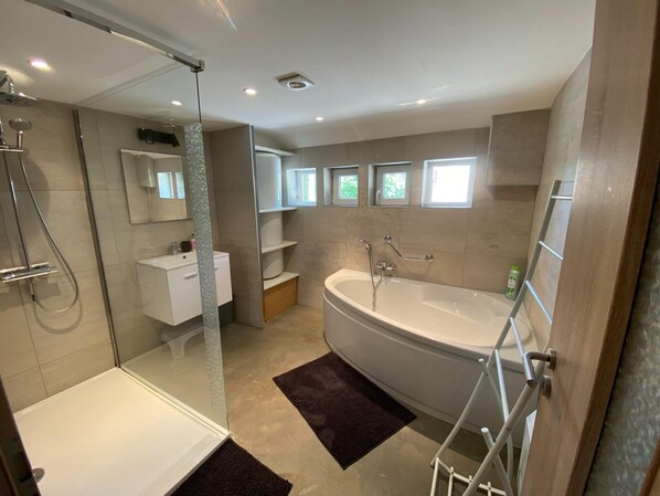 Chalet | Salle de bain | Séchoir à cheveux