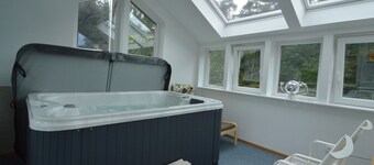 Spacious Chalet in Jalhay with Hot Tub