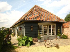Exterior - Holiday Home in Zele Near Laarne Castle (Zele)