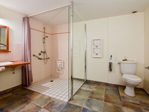 Apartment | Bathroom | Shower, towels - Apartment With Private Garden 10mins From Port-louis Beach, Disabled Access (Locmiquelic)
