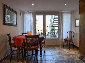 Dining - Apartment With Private Garden 10mins From Port-louis Beach, Disabled Access (Locmiquelic)
