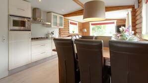 Private kitchen - Wooden Tree Trunk Bungalow at Fish Pond (Hoge Hexel)