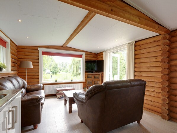Living room - Wooden Tree Trunk Bungalow at Fish Pond (Hoge Hexel)