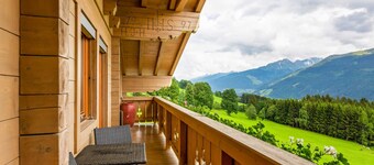 Sunlit Apartment near Ski Area in Hollersbach im Pinzgau
