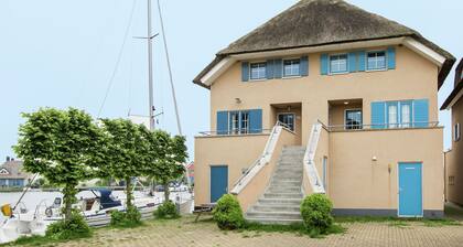 Cosy Holiday Home in Friesland by the Lake