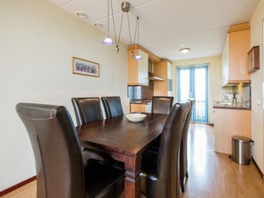 Dining - Cosy Holiday Home in Friesland by the Lake (Stavoren)