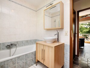 Apartment | Badezimmer | Duschwanne