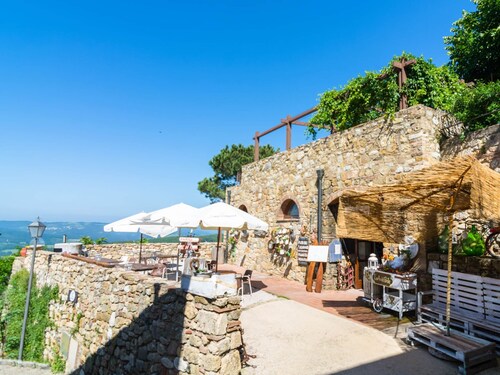 Tuscan Hilltop Getaway