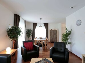 Villa | Living room - Serene Villa in Kstelberg near Lake & Watersports (Medebach)