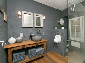Bathroom - Stylish Holiday Home in Bernkastel-Kues Germany near Forest (Bernkastel-Kues)