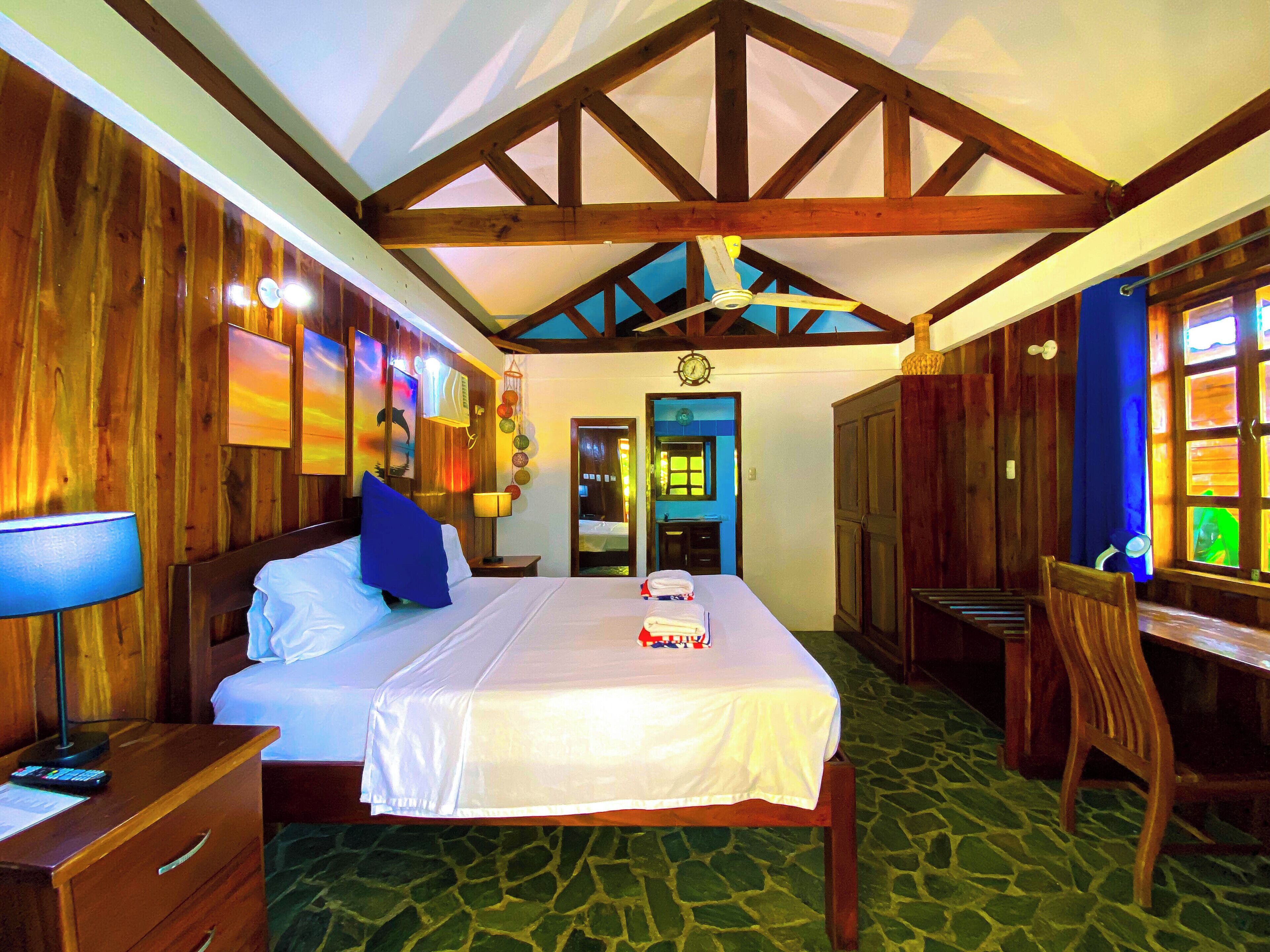 Seaview King Cottage | Egyptian cotton sheets, premium bedding, in-room safe, blackout drapes