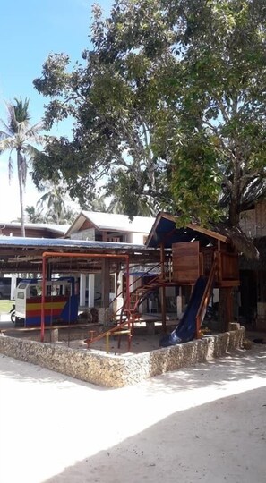 Property grounds - Rainbow Bay Beach and Dive Resort (Siquijor)