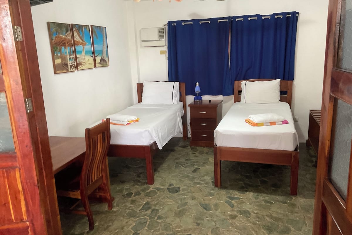 Twin kamer, uitzicht op tuin | Lakens van Egyptisch katoen, luxe beddengoed, een kluis op de kamer