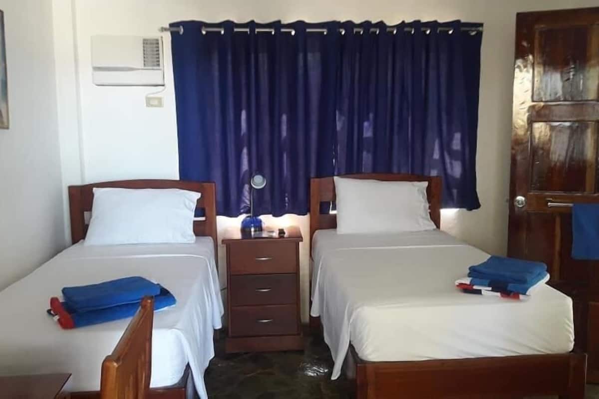 Phòng, quang cảnh vườn | Bộ đồ giường cao cấp, két bảo mật tại phòng, màn/rèm cản sáng