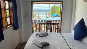 Classic Double Room, 1 Katil Ratu (Queen), Pool View | Cadar kapas Mesir, peralatan tempat tidur premium