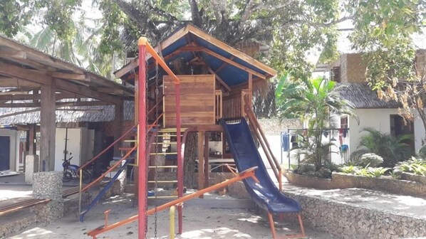 Area giochi per bambini (all'aperto)