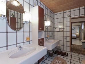 Apartment | Bathroom - Cozy Apartment near Forest in Hullersen (Einbeck)