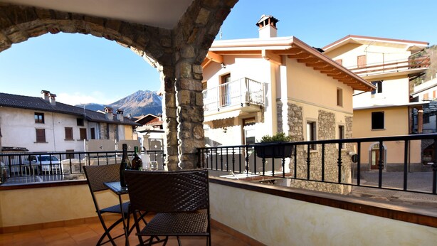 Balcony - Quiet Location in a Little Town in the Mountains, 30km From the Lake (Ossimo)