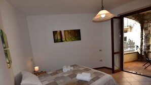 Room - Quiet Location in a Little Town in the Mountains, 30km From the Lake (Ossimo)