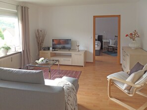 Apartment | Living room - Cheerful Apartment in Bad Pyrmont near Forest (Bad Pyrmont)