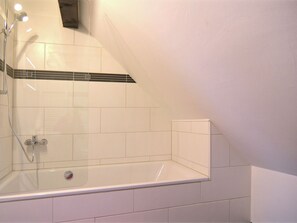 Apartment | Badezimmer | Duschwanne