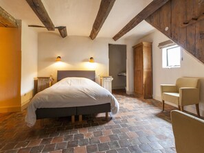 9 habitaciones, muebles diferentes y ropa de cama