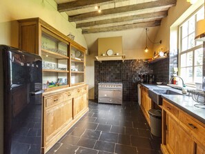 Casa | Cozinha privada | Geladeira, cadeirão de bebê