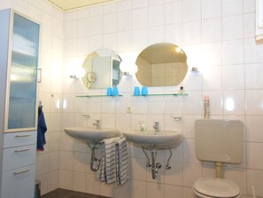 Apartment | Bathroom