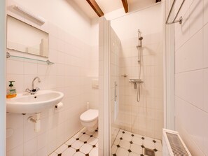Bathroom - Holiday Home with Meadow View near Forests (Schoonoord)