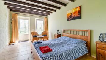 4 bedrooms, individually furnished, bed sheets