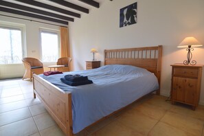 House | 4 bilik tidur, dilengkapkan perabot secara berasingan, cadar katil 