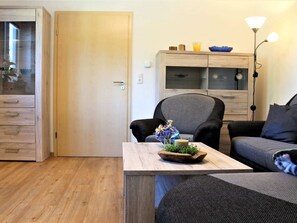 Dining - Simplistic Apartment in Kussow With Garden, Terrace and Cot (Damshagen)