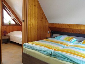 House | 2 bedrooms, individually furnished, iron/ironing board, bed sheets