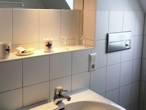 Shower, towels