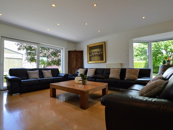 Villa | Living area