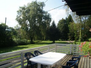House | Balcony - Sunlit Holiday Home With Fireplace in Saint-léonard (Saint-Leonard)