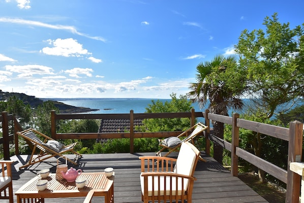 House | Balcony - Sea View Stay in Fermanville (Fermanville)