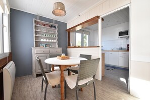 House | Dining - Sea View Stay in Fermanville (Fermanville)