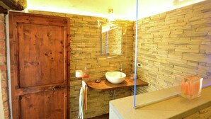 Cottage | Bathroom - In a Beautiful Property With Pool and Views of the Hills of the Val di Chiana (Foiano della Chiana)