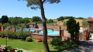 Exterior - In a Beautiful Property With Pool and Views of the Hills of the Val di Chiana (Foiano della Chiana)