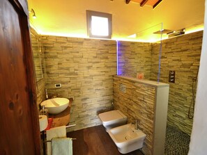 Cottage | Bathroom - In a Beautiful Property With Pool and Views of the Hills of the Val di Chiana (Foiano della Chiana)