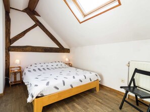 4 bedrooms, individually furnished, bed sheets - Peaceful Fontenelle Farmhouse (Walcourt)