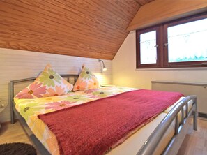 House | 3 bedrooms, individually furnished, iron/ironing board