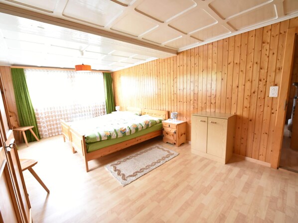 Hus | 2 sovrum, unika möbler och sÀngklÀder