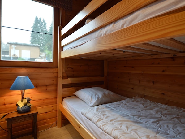 Chalet | 3 bedrooms, individually furnished - Chalet With Sauna, Fenced Garden and Beautiful Views near Dinant (Hastiere)