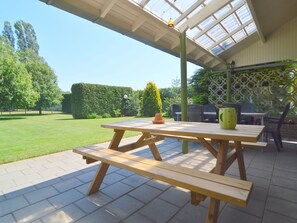 House | Balcony - Cozy Holiday Home With Private Garden in Valkenswaard (Valkenswaard)
