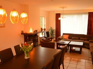 Dining - Cozy Holiday Home With Private Garden in Valkenswaard (Valkenswaard)